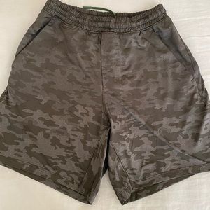 Camo Lululemon 9” mens shorts